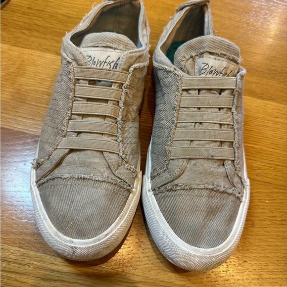 Blowfish Women's Beige Slip-On Sneakers Size 7 - Picture 1 of 7